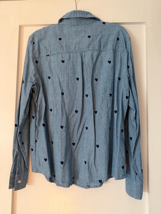 Sézane Chambray with Embrodiered Navy Heart Tomboy Shirt - Picture 4 of 6